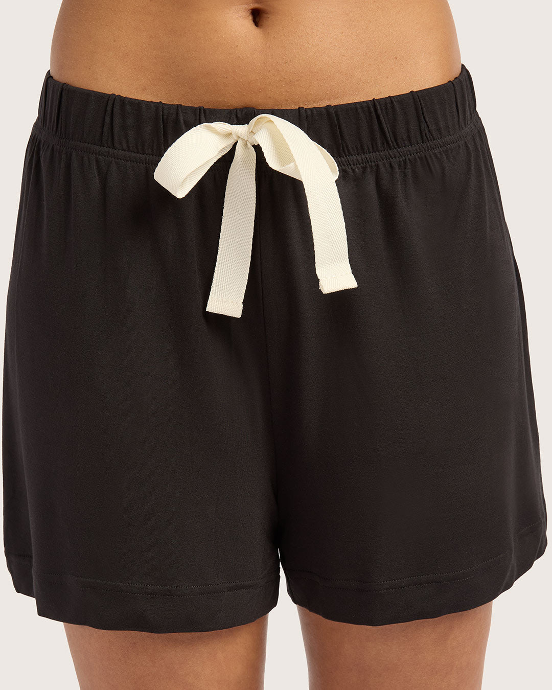 ショートパンツ PATOU Women Shorts  Burmudas 24ATR0380003 999B Black Patou | Lang geschnittene Shorts aus nachhaltiger Wollmischung