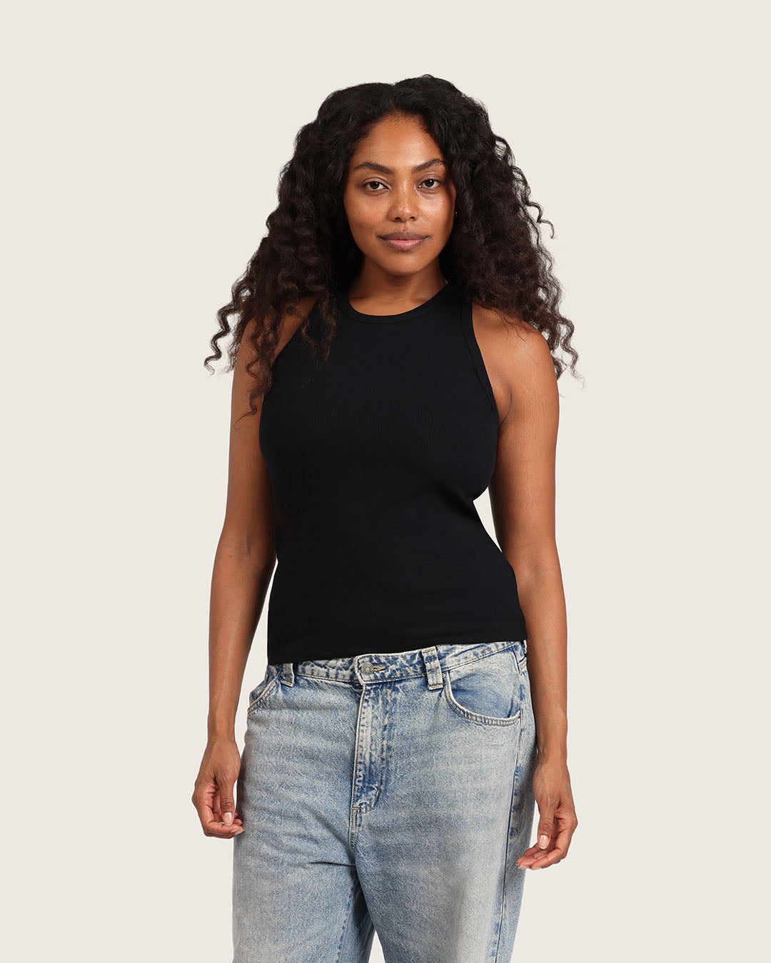 Top Classico Dal Taglio Smanicato In Tessuto Elasticizzato Con Scollo Rotondo E Spalline Larghe - Foto 11