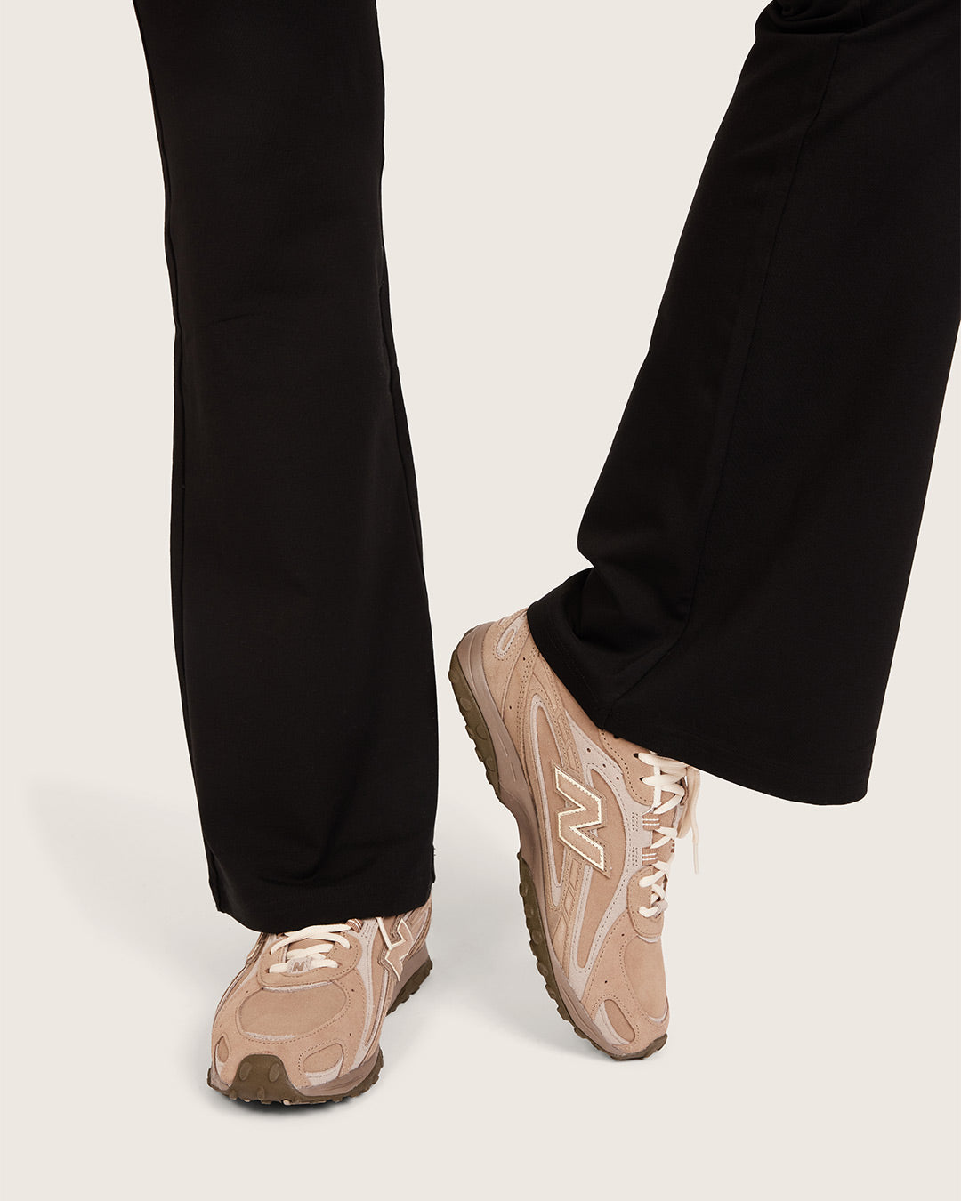 High Waist Flare Pants - Regular  - Black