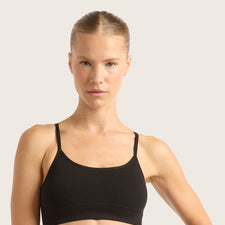 Model's Headshot - Alisa Pensola